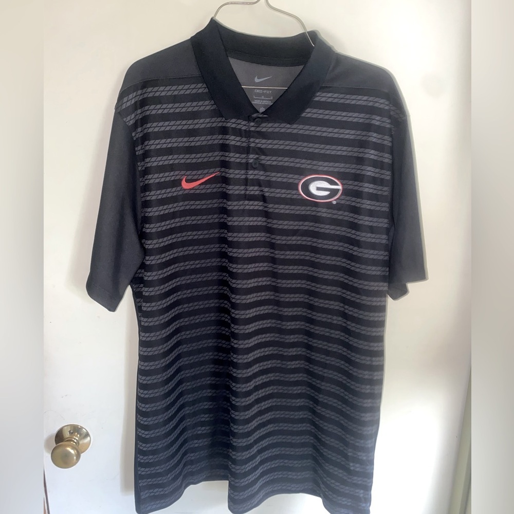 Brand new Nike dri for golf shirt size large color black with cool design